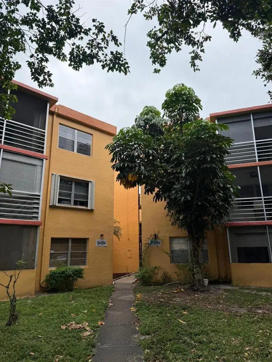 2 bedroom 2 bath Residential Lease for rent at 4394 NW 9th Avenue # 1a, Pompano Beach FL 33064
