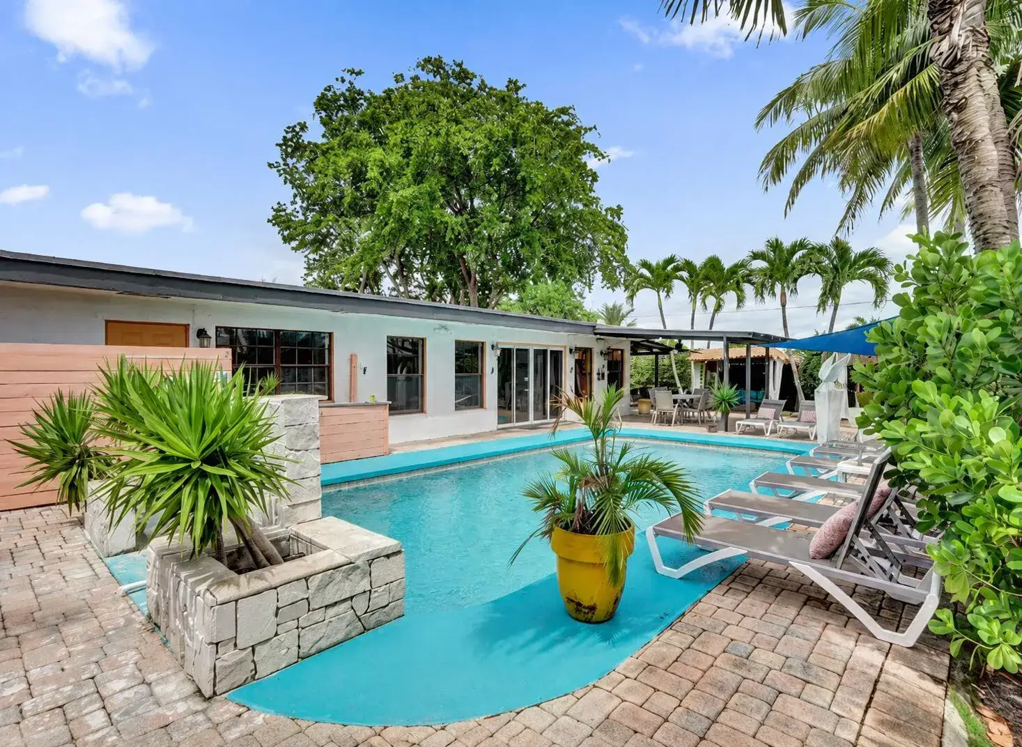 5 bedroom 4 bath Residential for sale at 4460 NE 17th Terrace, Oakland Park FL 33334