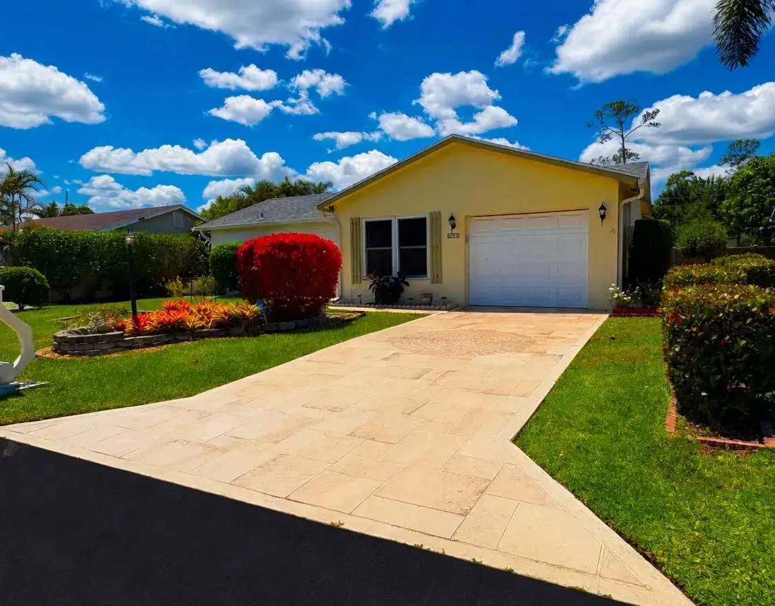 2 bedroom 2 bath Residential for sale at 6304 Emerald Sky Lane, FL 33463