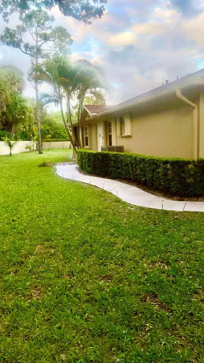 2 bedroom 2 bath Residential Lease for rent at 2004 Maplewood Drive # 2004, FL 33415