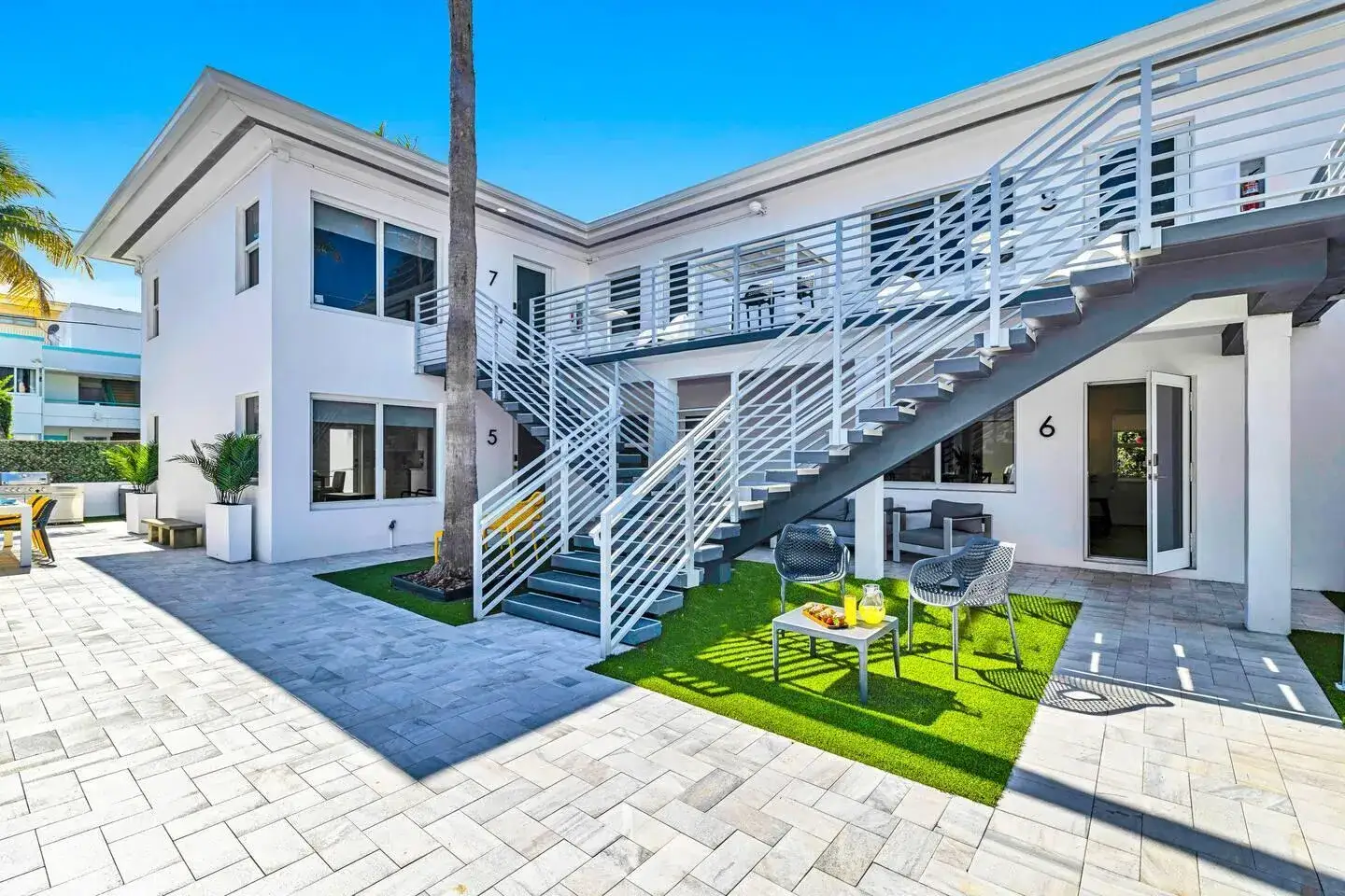 1 bedroom 1 bath Residential Lease for rent at 347 N Birch Road # 9, Fort Lauderdale FL 33304