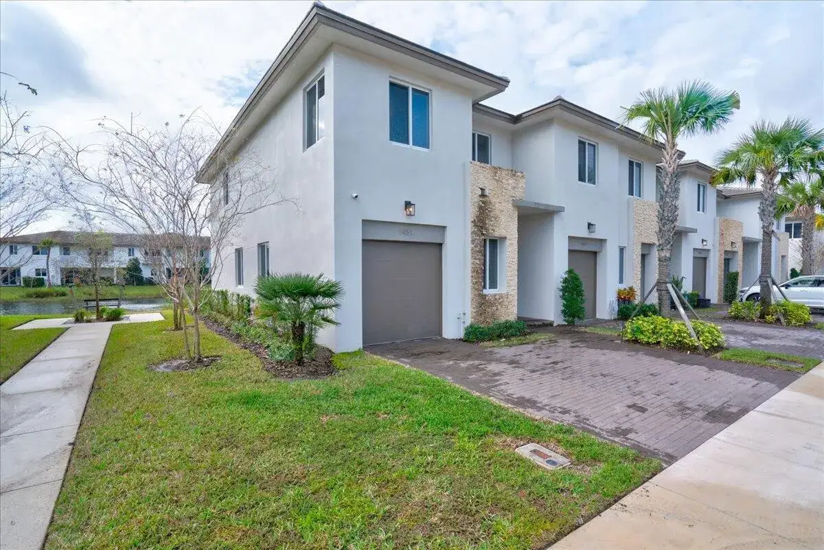 3 bedroom 2 bath Residential Lease for rent at 1451 Pioneer Way, Royal Palm Beach FL 33411