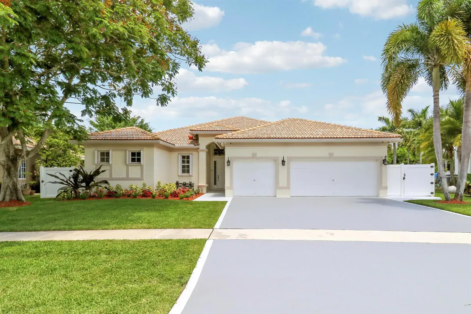 5 bedroom 3 bath Residential for sale at 10075 Freesian Way, Lake Worth FL 33449