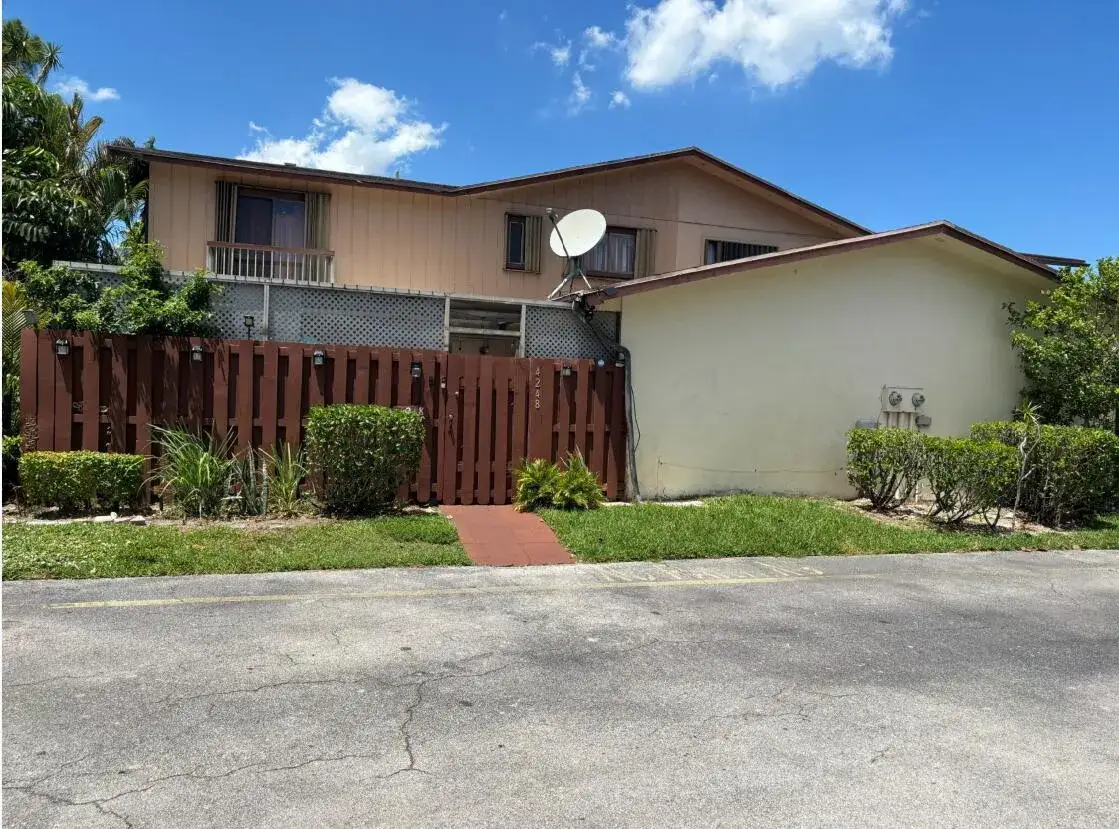 3 bedroom 2 bath Residential for sale at 4248 Landar Drive, FL 33463