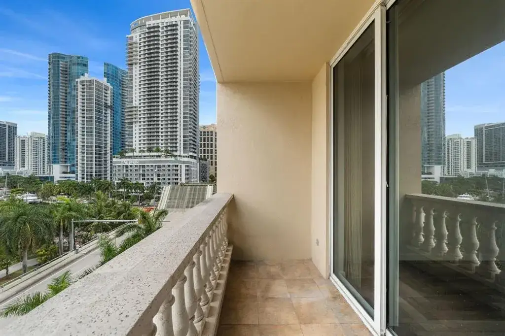 1 bedroom 1 bath Residential Lease for rent at 511 SE 5 Avenue # 615, Fort Lauderdale FL 33301