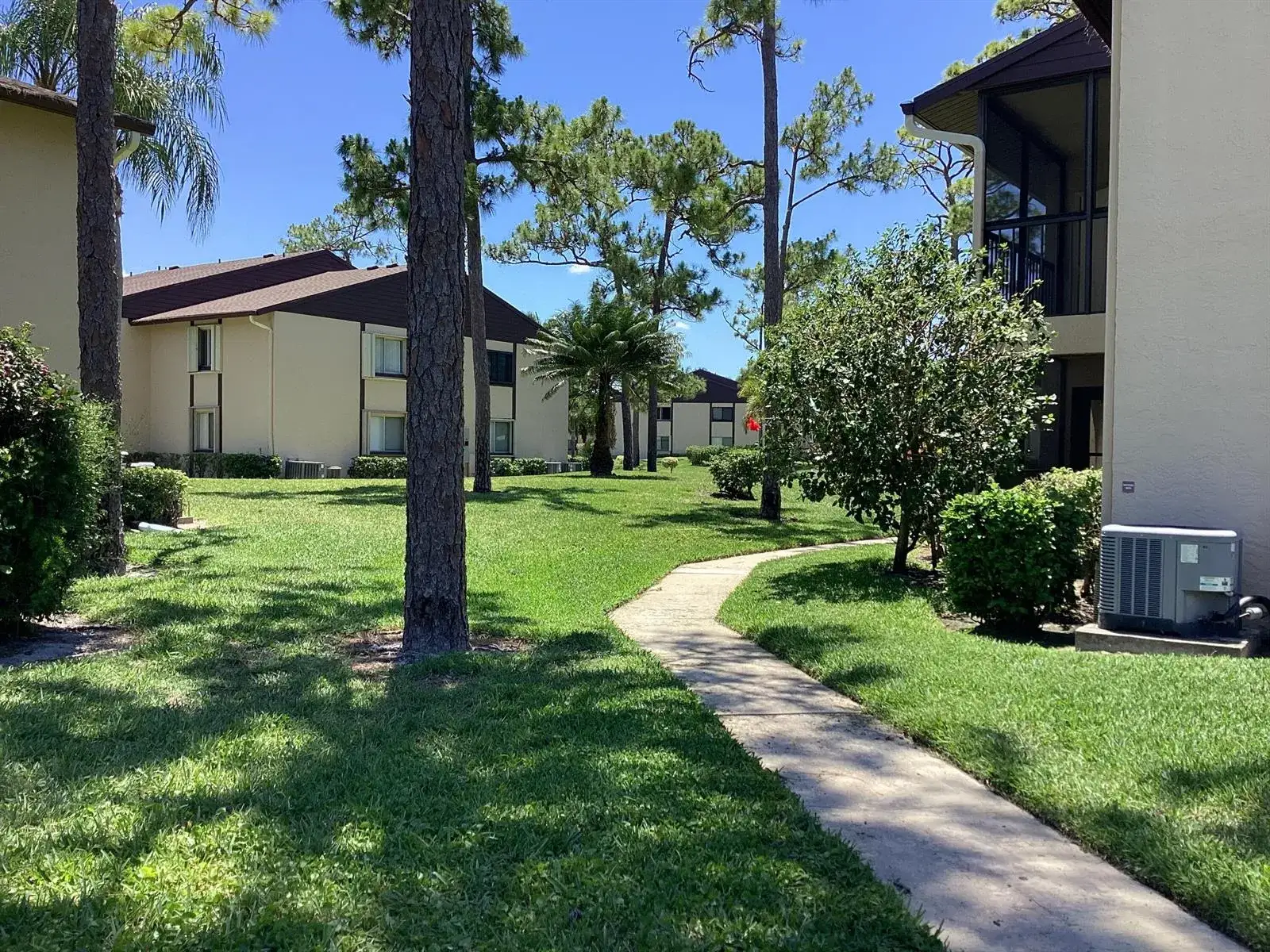1 bedroom 1 bath Residential for sale at 410 Pine Glen Lane # 2, FL 33463