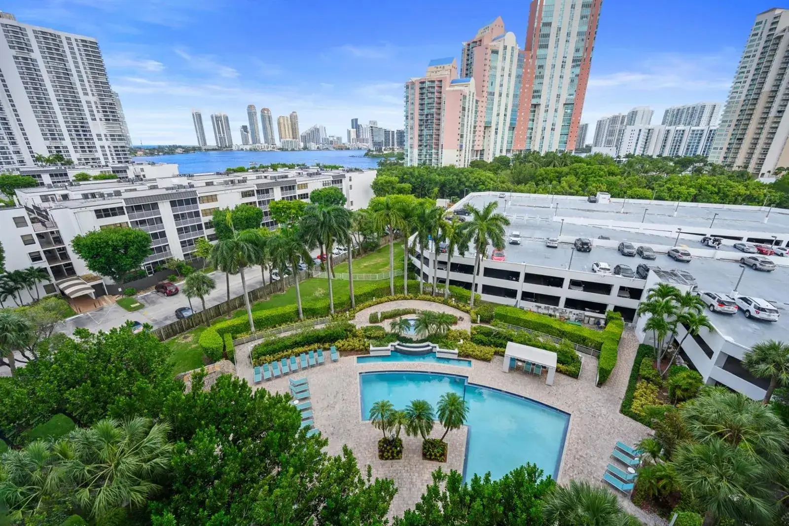 2 bedroom 2 bath Residential for sale at 3300 NE 192nd Street # 915, Aventura FL 33180