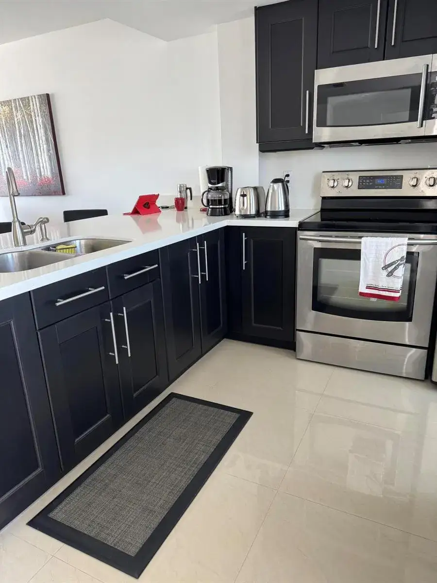 1 bedroom 1 bath Residential Lease for rent at 201 N Ocean Boulevard, Pompano Beach FL 33062