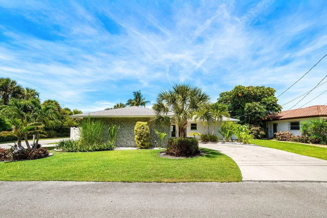 3 bedroom 2 bath Residential for sale at 106 Periwinkle Drive, Hypoluxo FL 33462