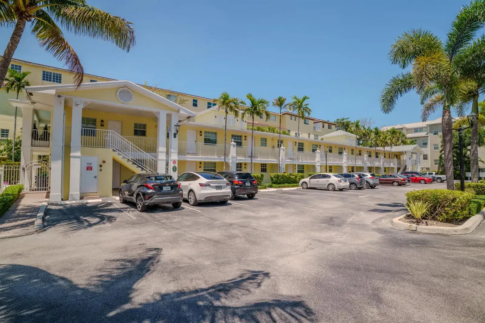 2 bedroom 1 bath Residential for sale at 2660 NE 8th Avenue # 106, Wilton Manors FL 33334