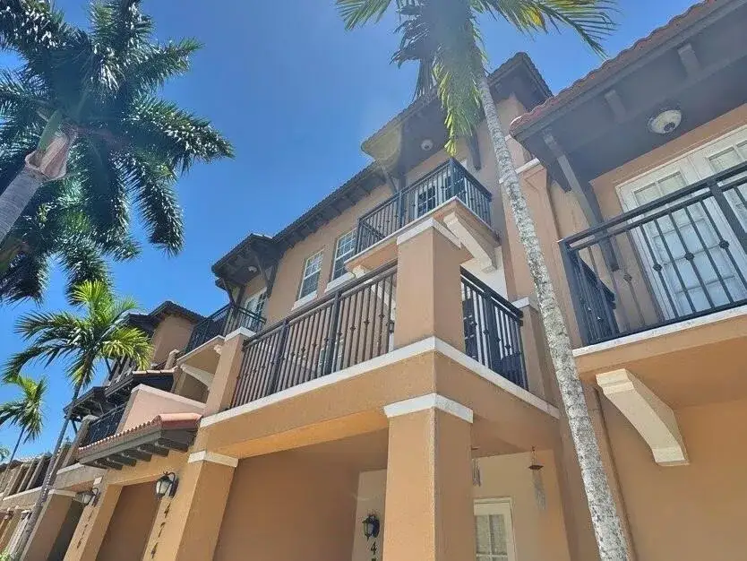 2 bedroom 2 bath Residential for sale at 474 SW 147th Avenue, Pembroke Pines FL 33027