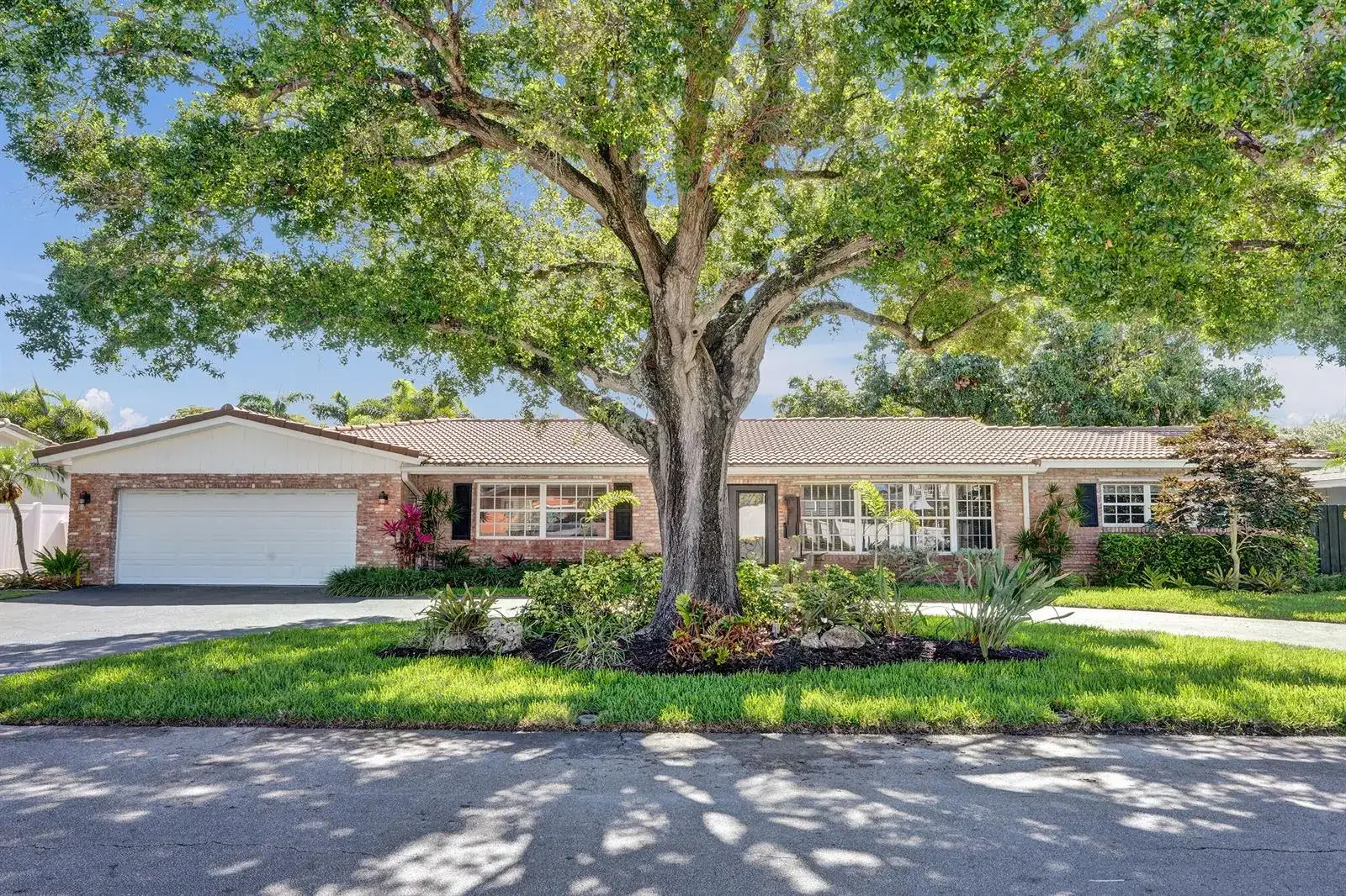 3 bedroom 2 bath Residential for sale at 3930 NE 21st Avenue, Fort Lauderdale FL 33308