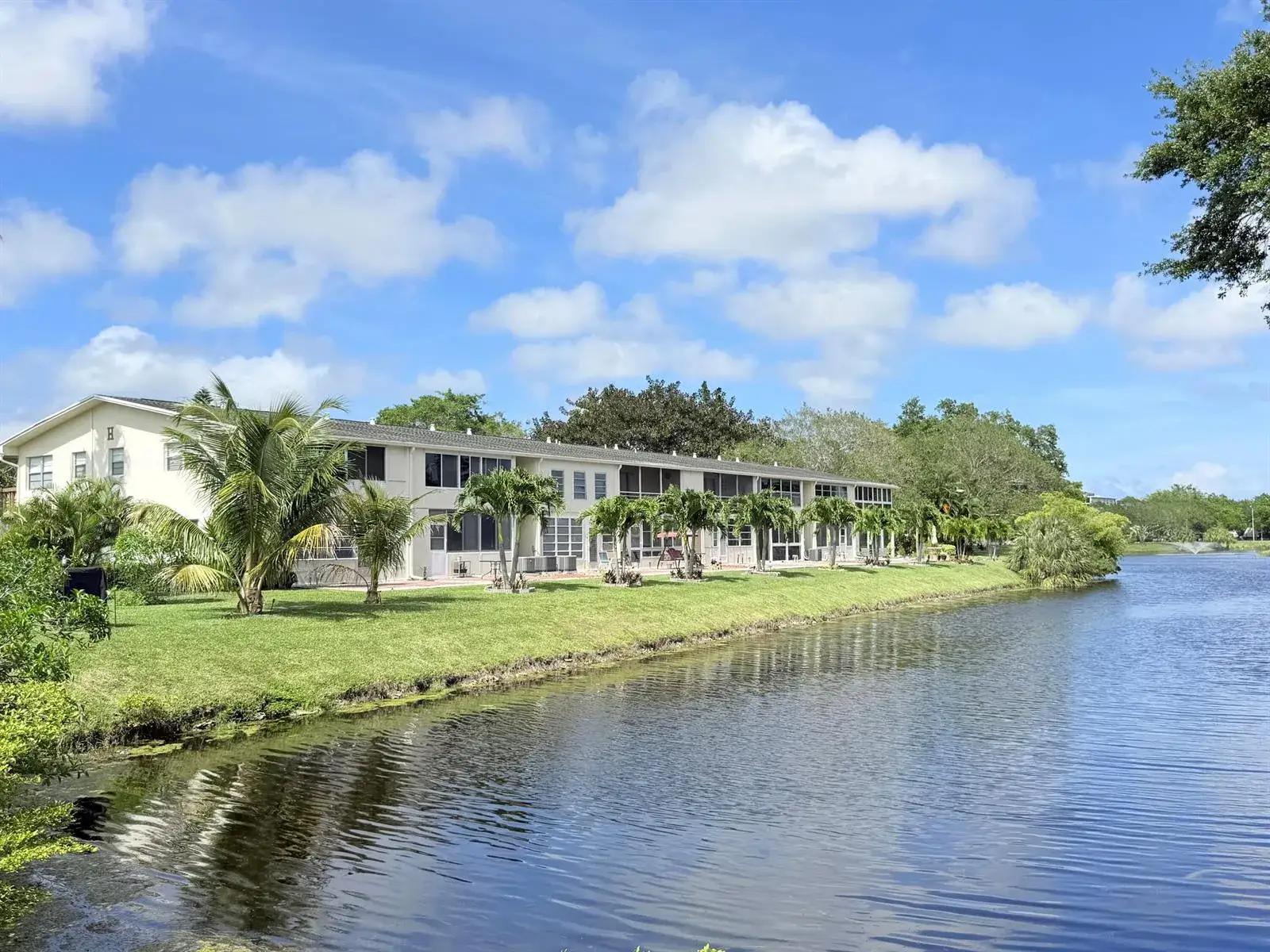1 bedroom 1 bath Residential for sale at 165 Tilford H # 165, Deerfield Beach FL 33442