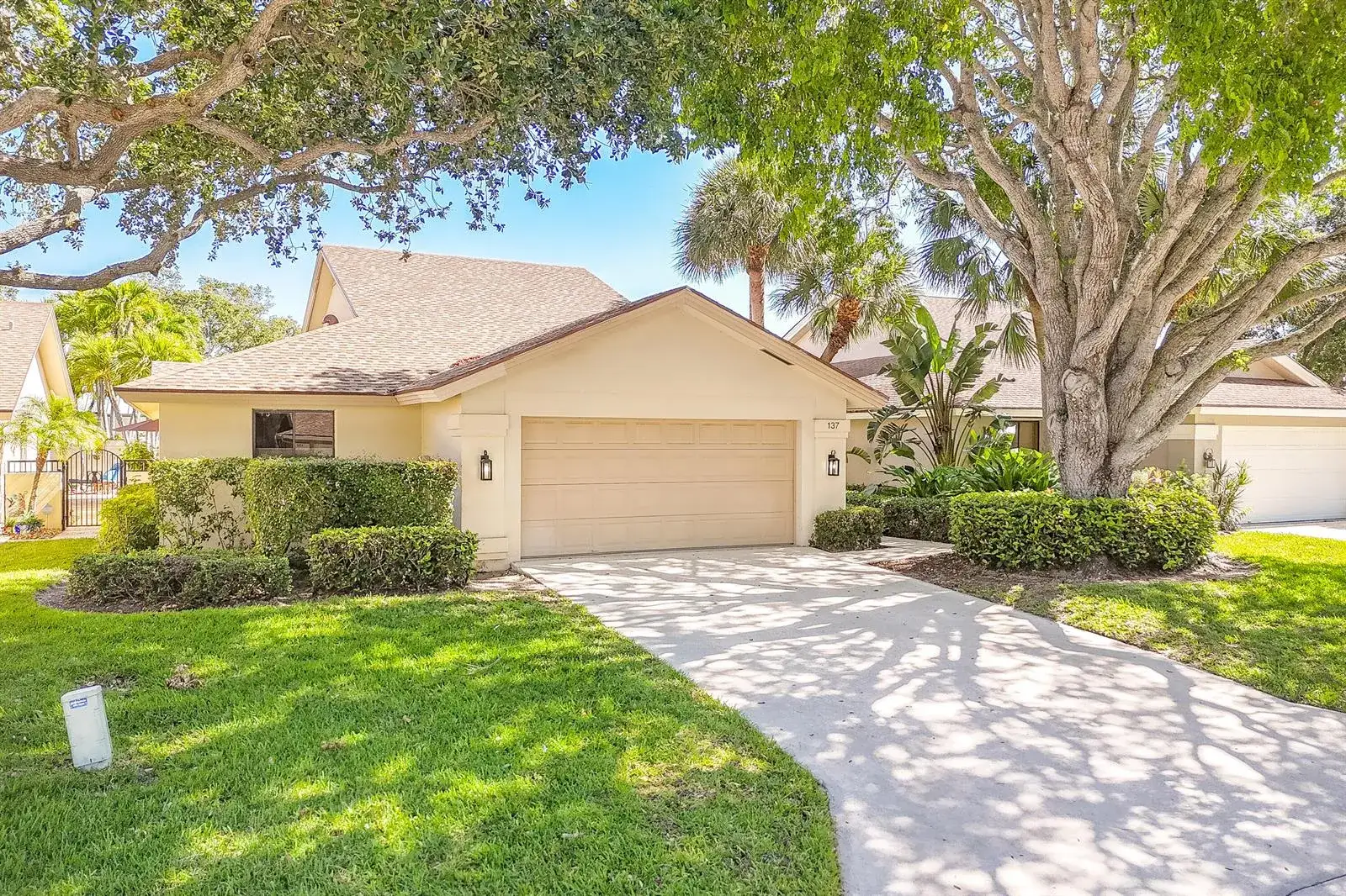 3 bedroom 2 bath Residential for sale at 137 Harbourside Circle, Jupiter FL 33477