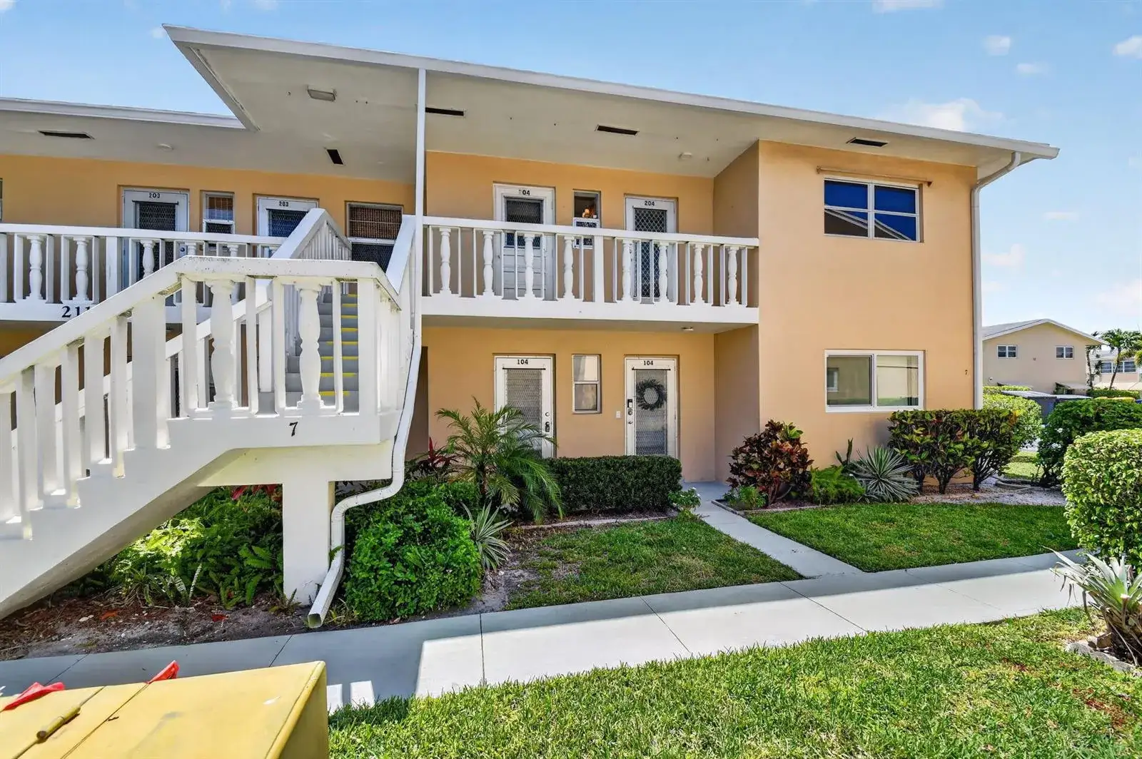 2 bedroom 1 bath Residential for sale at 2111 NE 1st Court # 204, Boynton Beach FL 33435