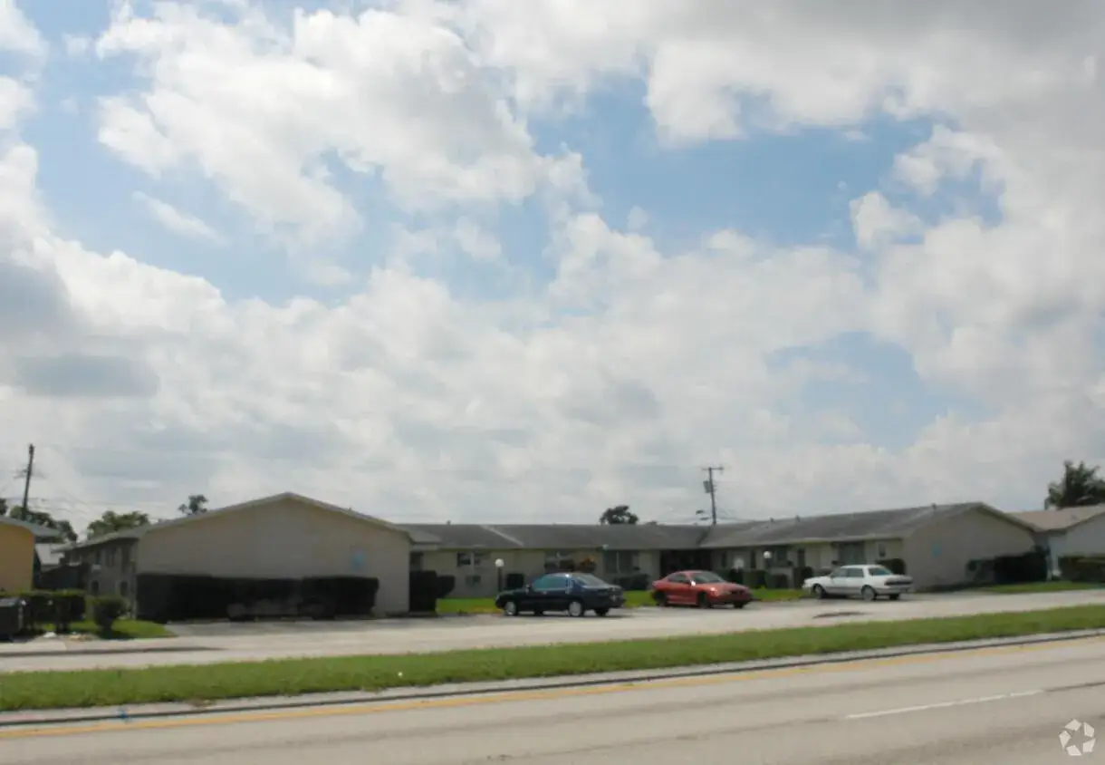 1 bedroom 1 bath Residential Lease for rent at 7624 Pembroke Road # C, Miramar FL 33023