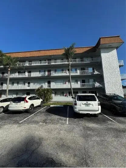 2 bedroom 2 bath Residential for sale at 6289 Lear Drive # 302, Atlantis FL 33462