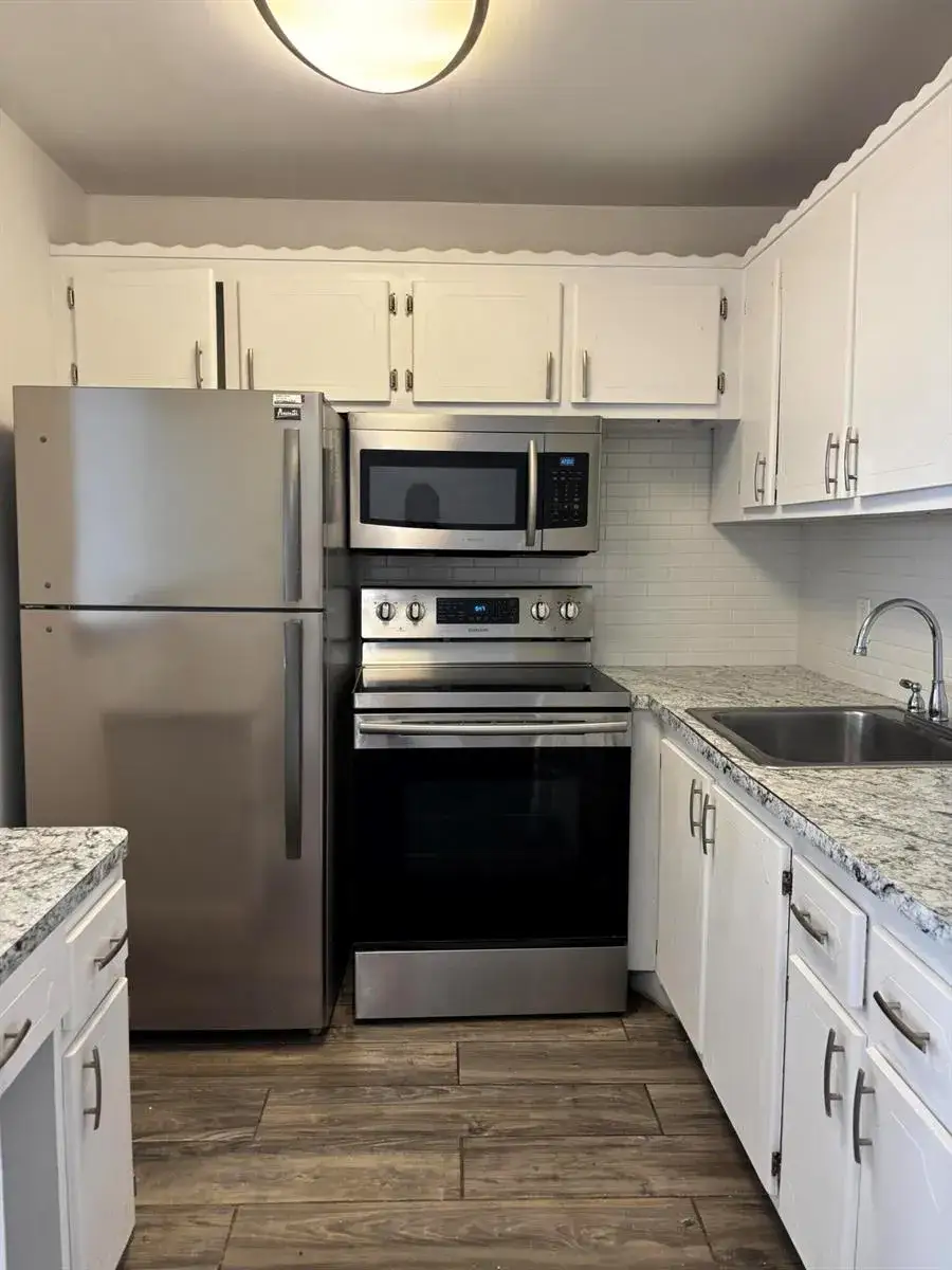 1 bedroom 1 bath Residential for sale at 218 Windsor J, West Palm Beach FL 33417