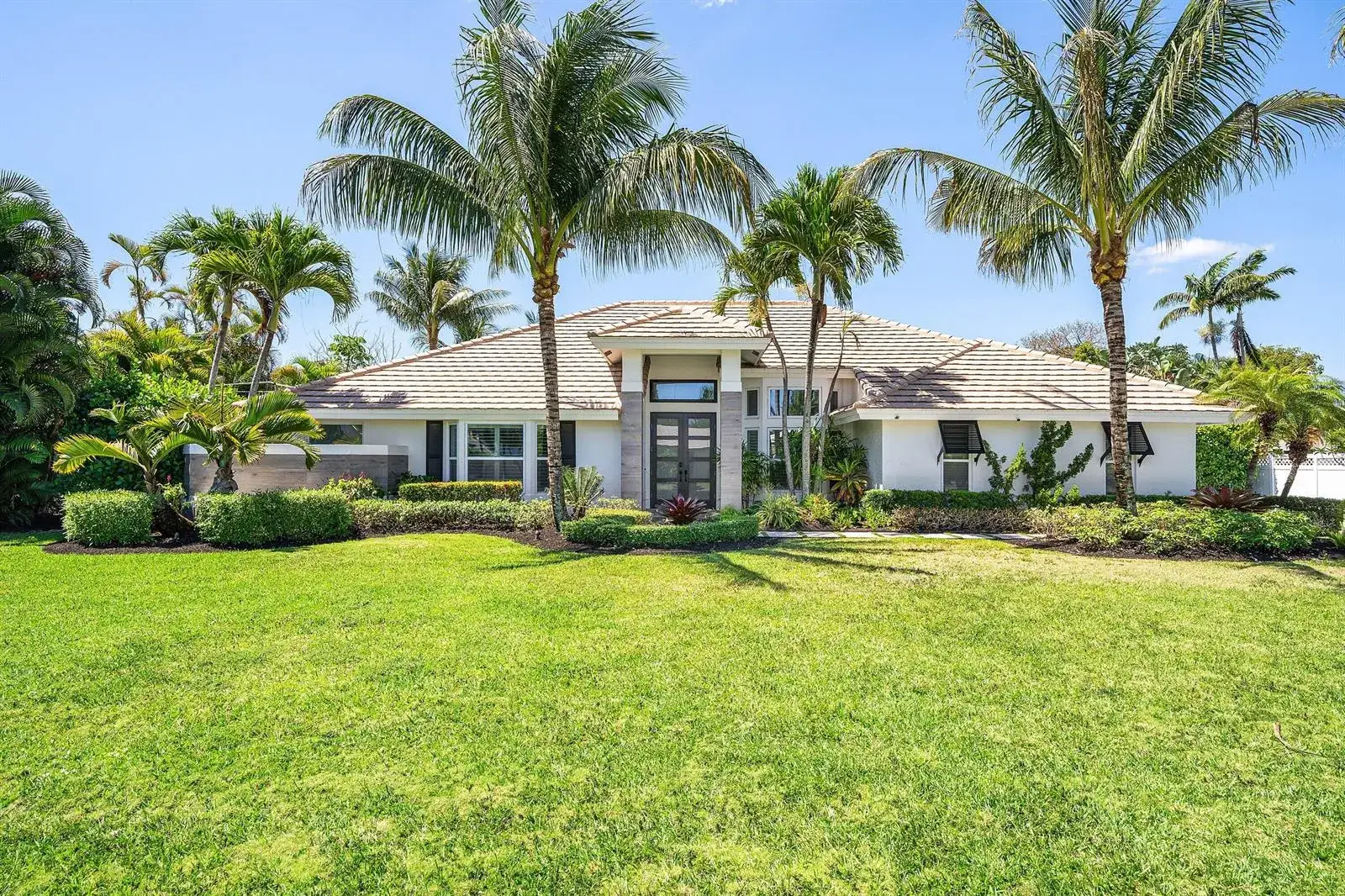 4 bedroom 3 bath Residential for sale at 916 SW 37th Court, Boynton Beach FL 33435