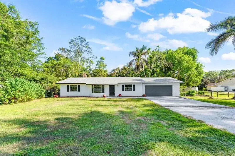3 bedroom 2 bath Residential for sale at 11852 N 47th Rd Road N, FL 33411