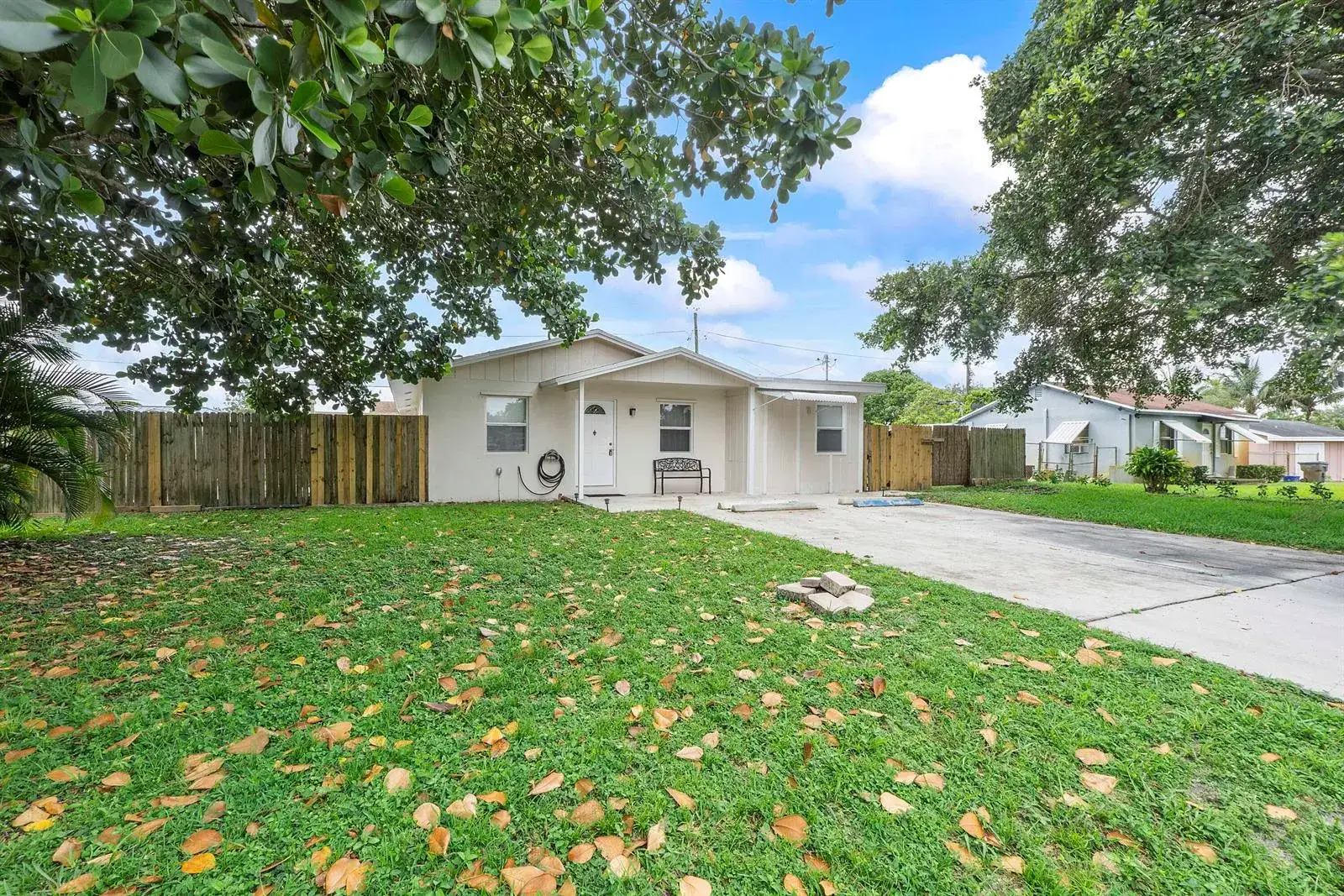 3 bedroom 3 bath Residential for sale at 3344 Plaza Place, Lake Worth FL 33462