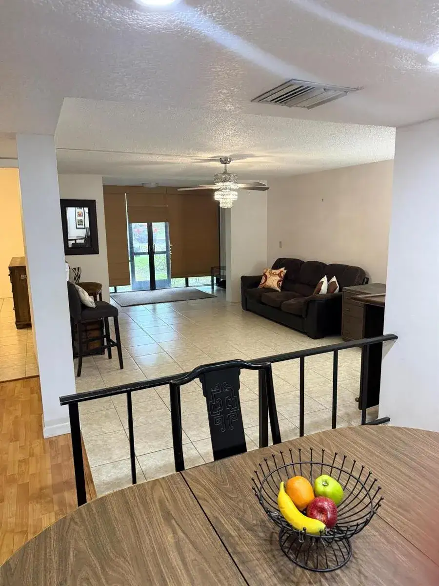 1 bedroom 1 bath Residential Lease for rent at 3720 Inverrary Drive # 1f, Lauderhill FL 33319