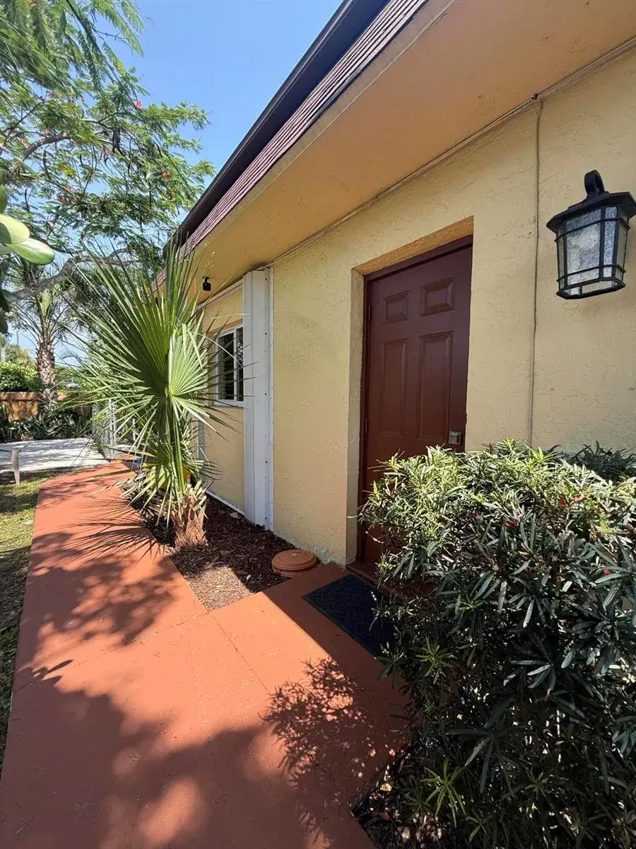 1 bath Residential Lease for rent at 803 NE 2nd Avenue, Delray Beach FL 33444