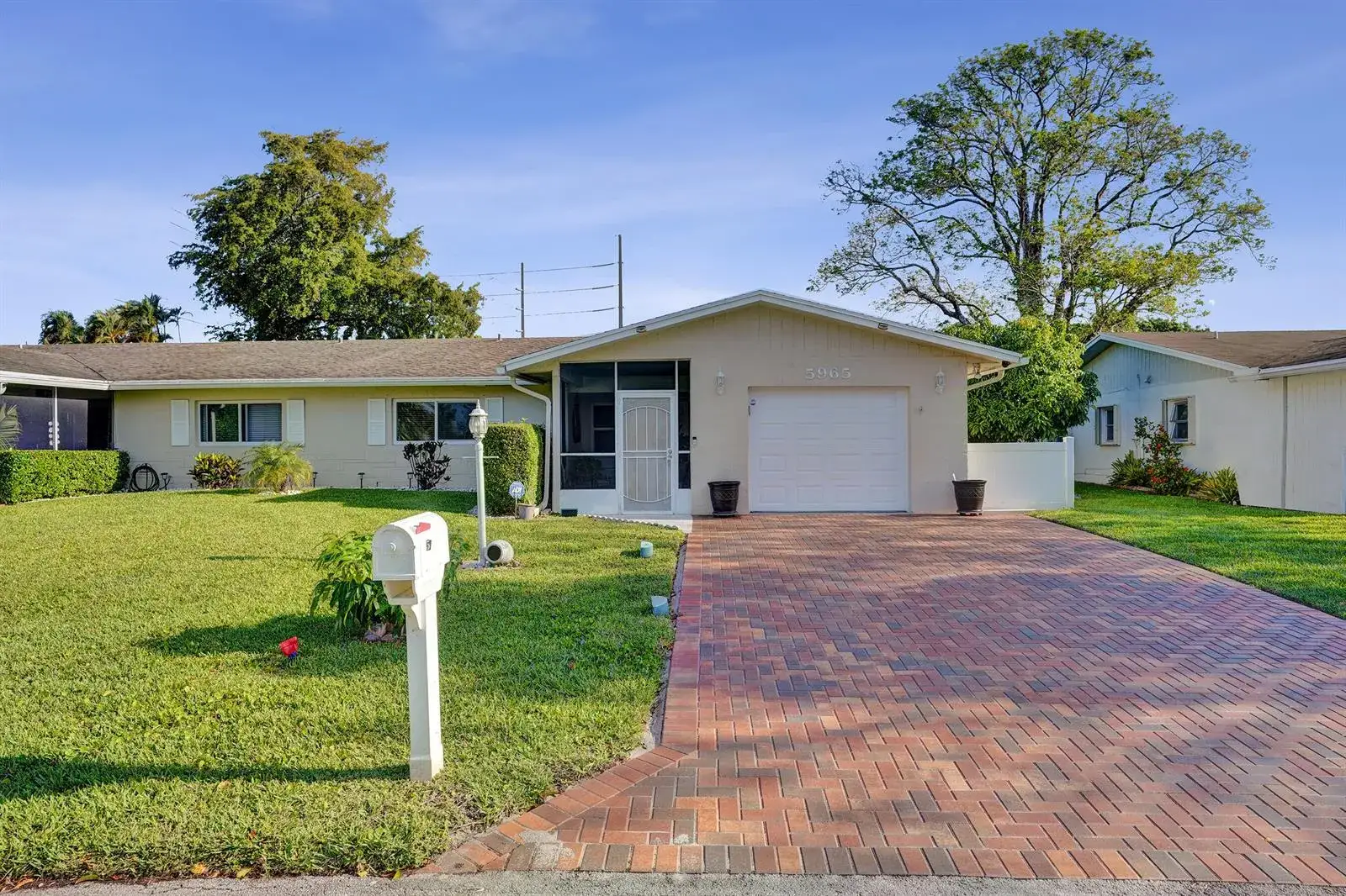 3 bedroom 2 bath Residential for sale at 5965 Los Alamos Lane, Delray Beach FL 33484