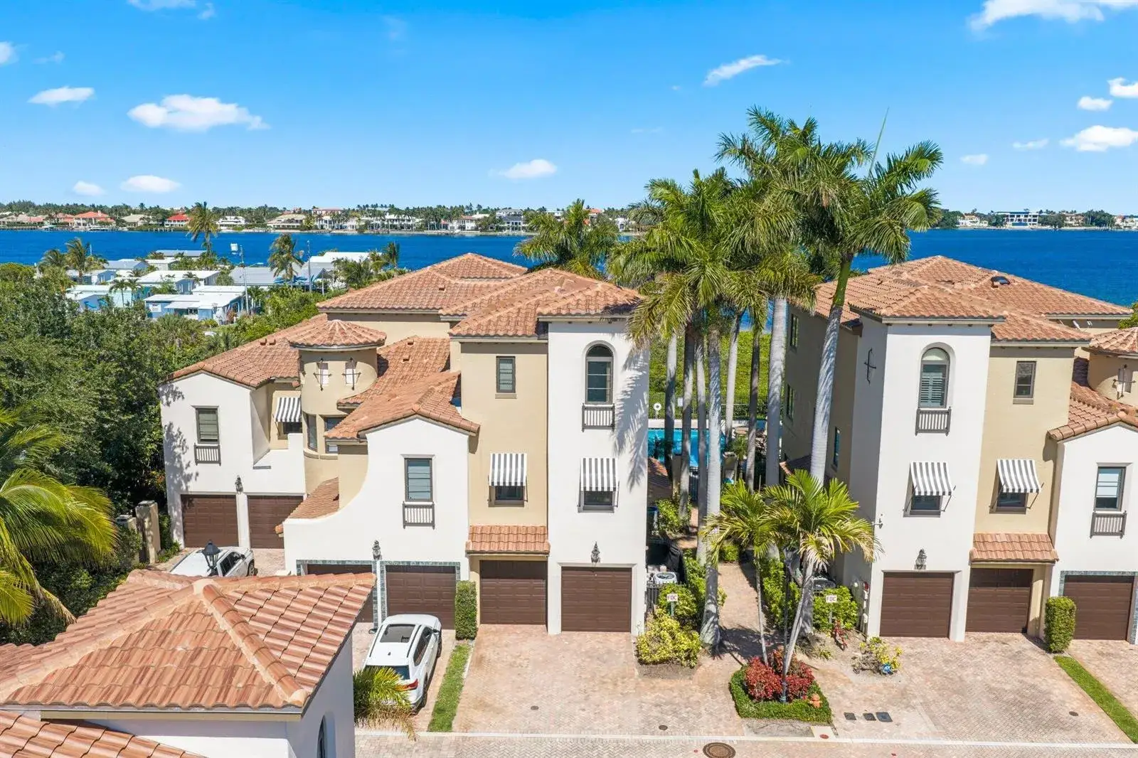 3 bedroom 4 bath Residential for sale at 920 Via Villagio, Hypoluxo FL 33462