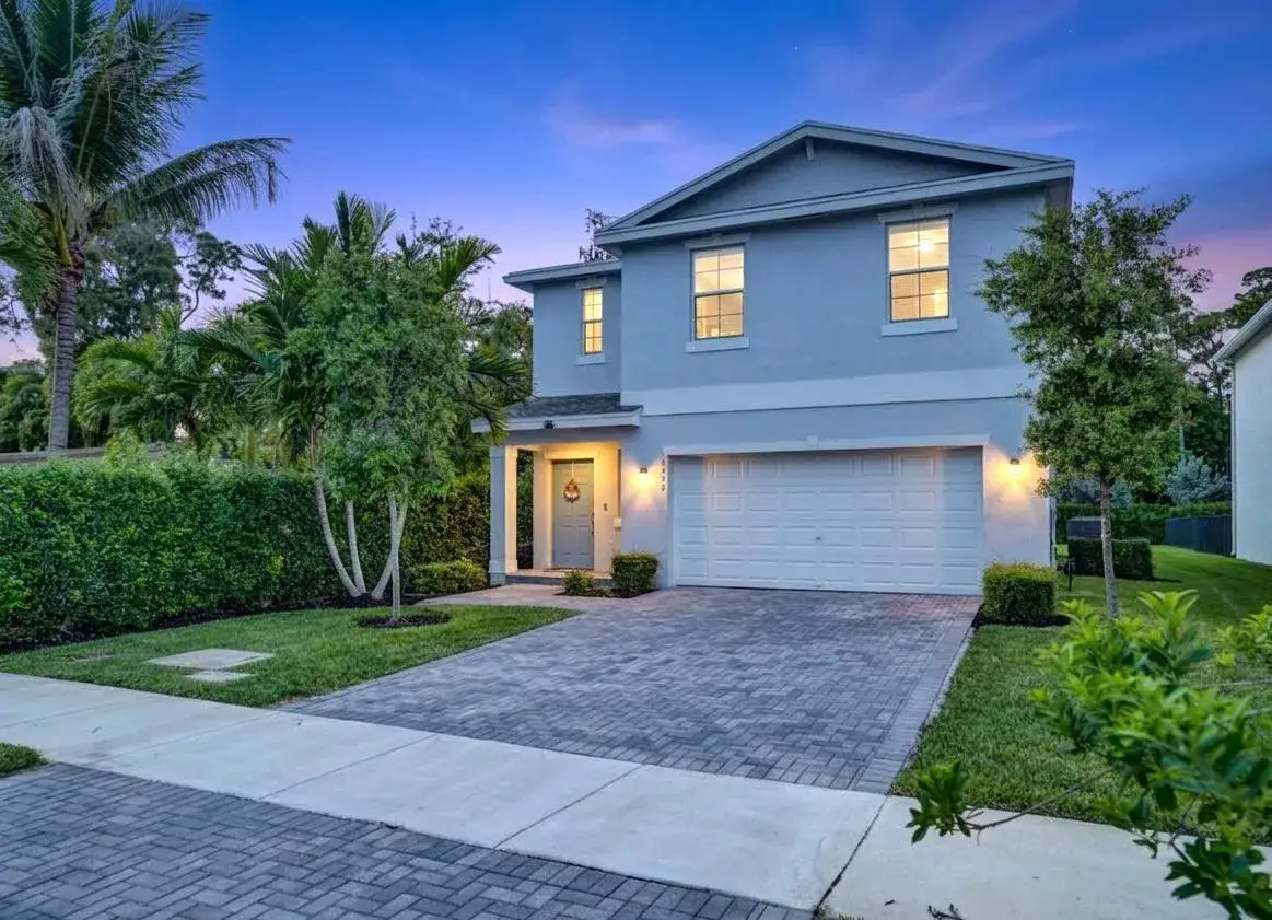 4 bedroom 2 bath Residential for sale at 4549 Dow Lane, FL 33463