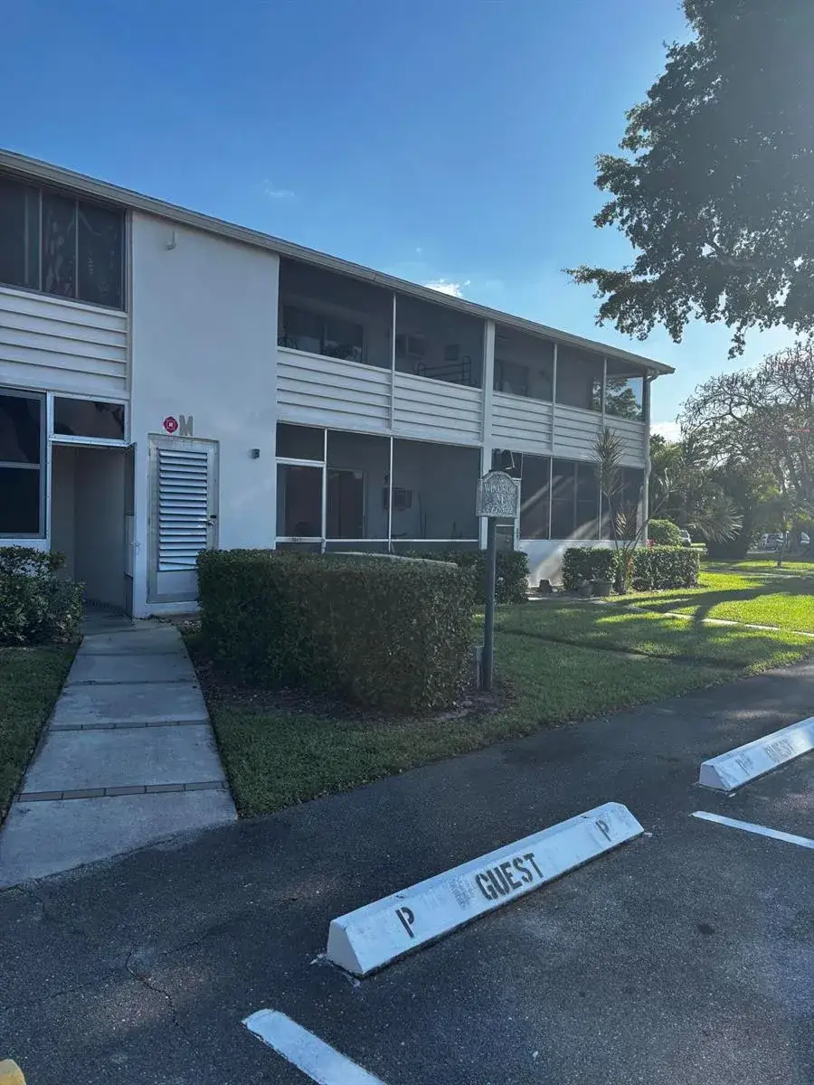 1 bedroom 1 bath Residential Lease for rent at 284 Windsor M, West Palm Beach FL 33417
