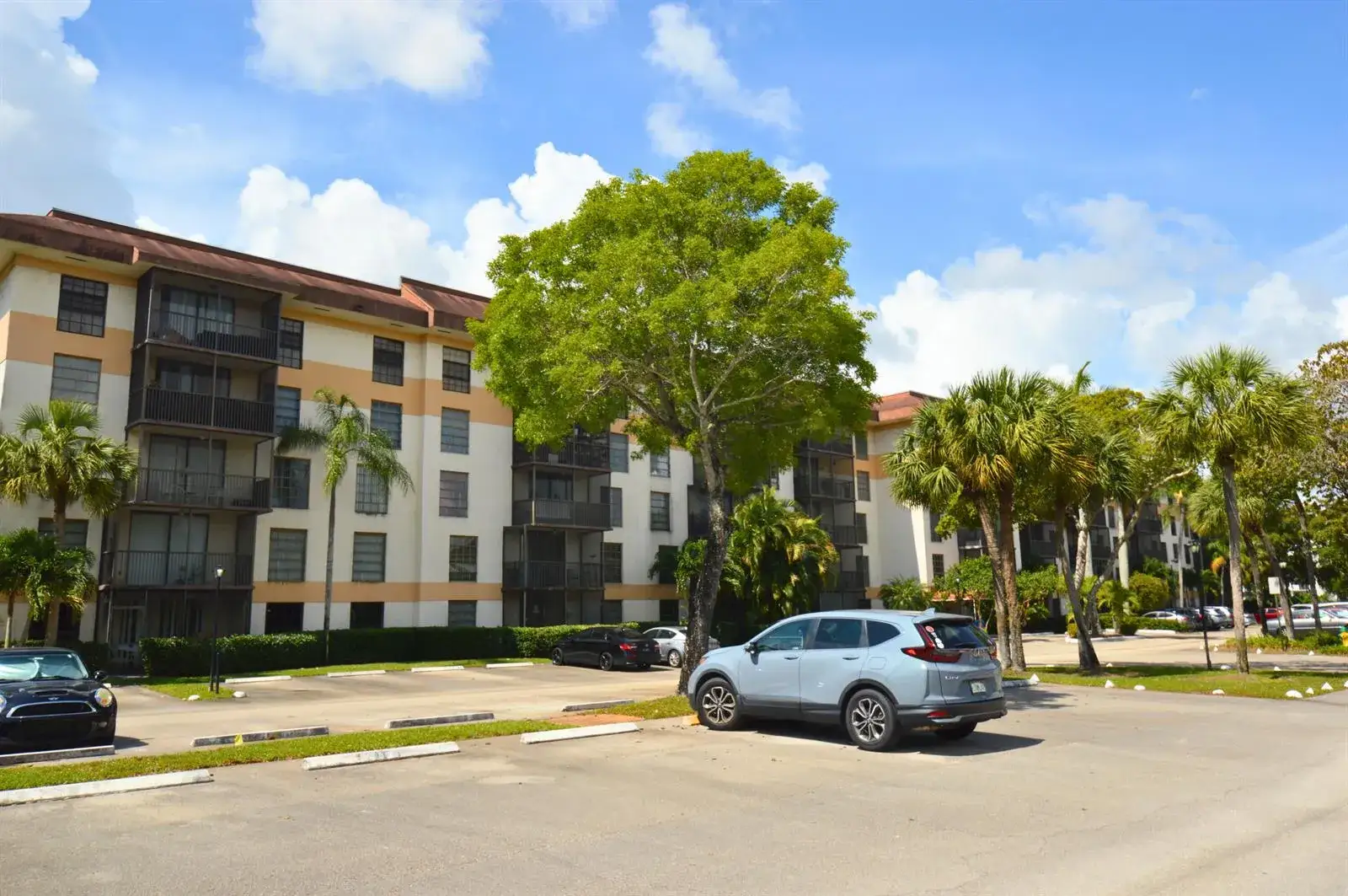 2 bedroom 2 bath Residential for sale at 5570 NW 44th Street # 318a, Lauderhill FL 33319