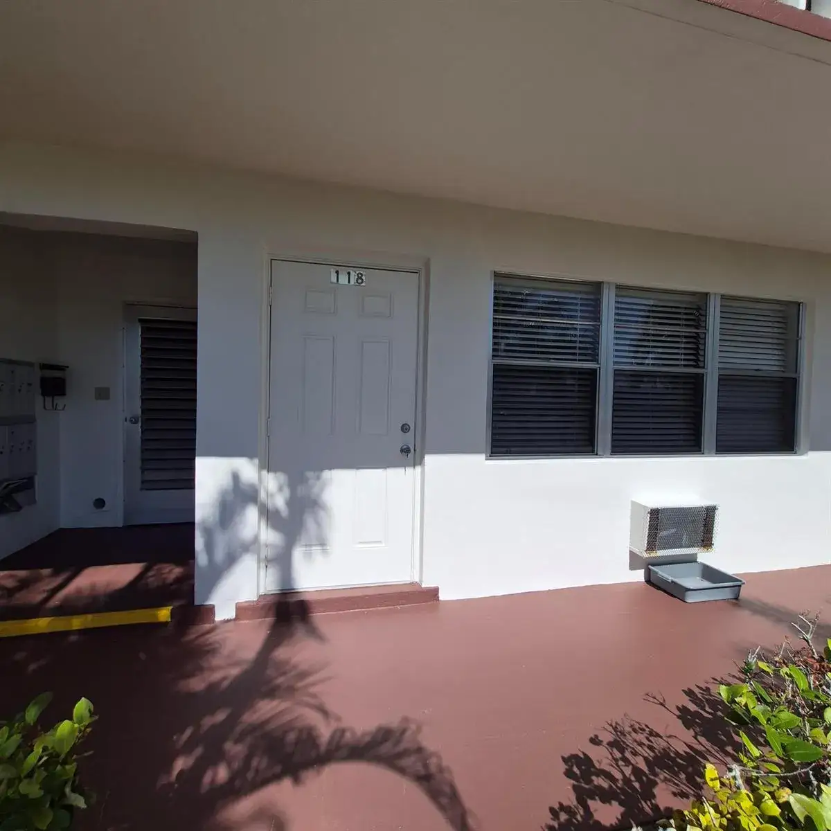 1 bedroom 1 bath Residential Lease for rent at 118 Kent H, West Palm Beach FL 33417