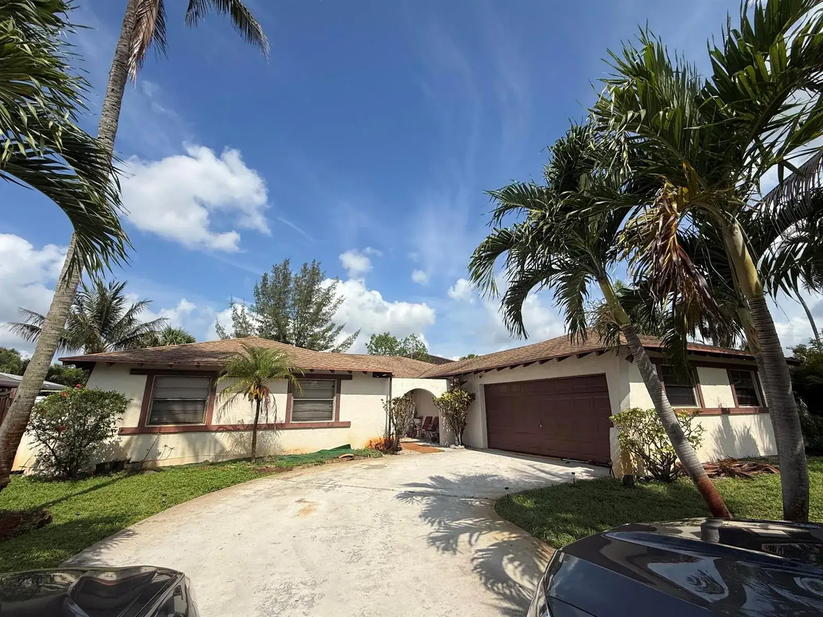 3 bedroom 2 bath Residential for sale at 915 Ryanwood Drive, FL 33413