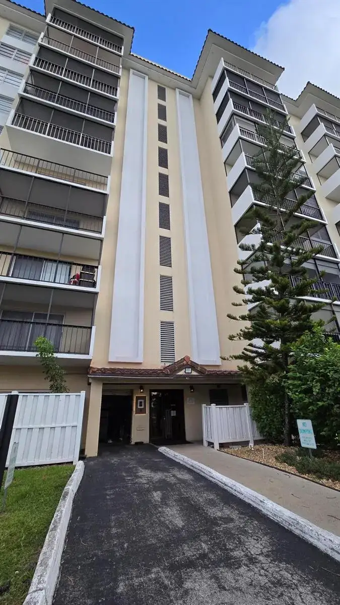 2 bedroom 2 bath Residential for sale at 4164 Inverrary Drive # 601, Lauderhill FL 33319