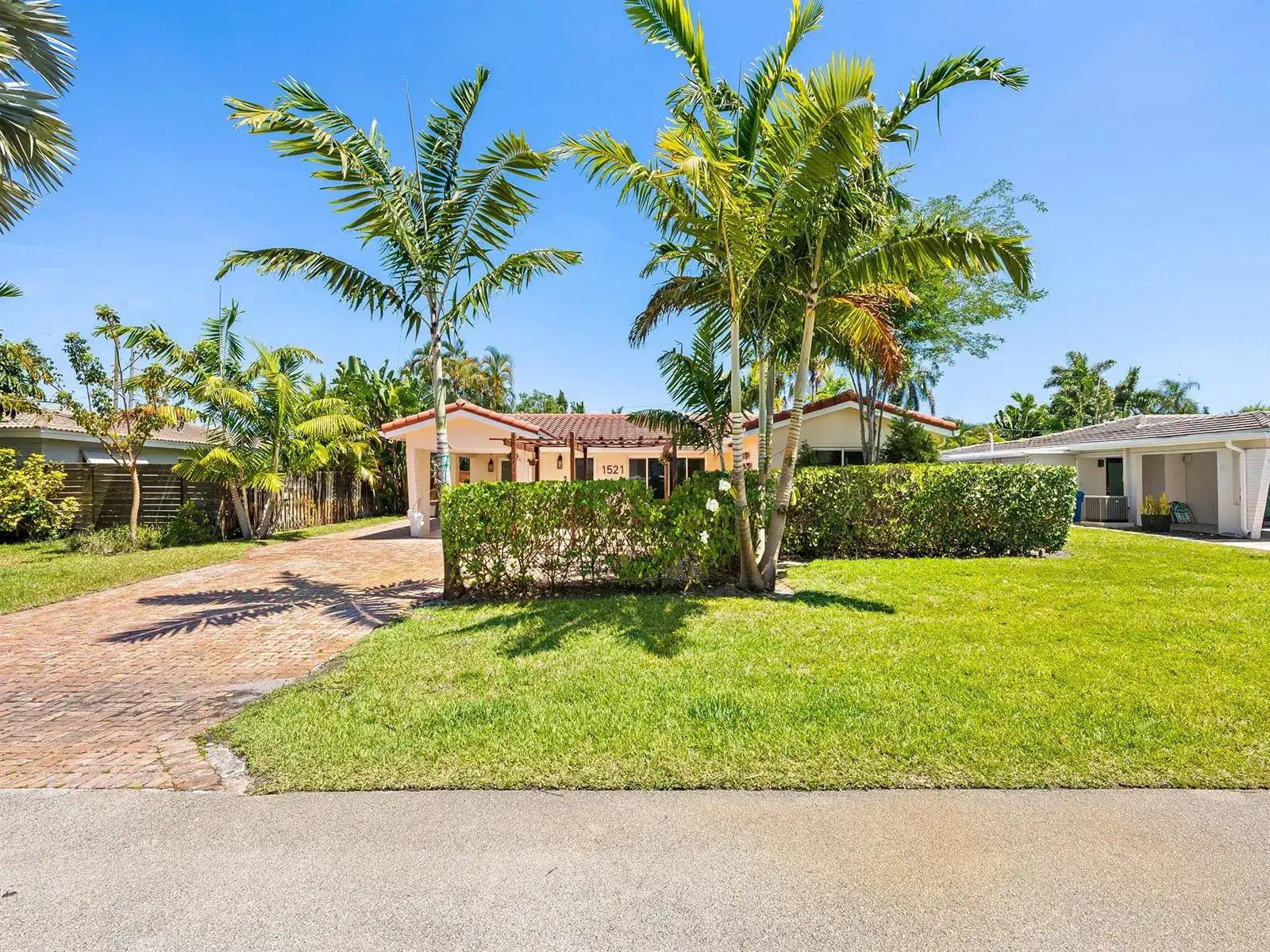 3 bedroom 2 bath Residential for sale at 1521 NE 40th Court, Oakland Park FL 33334