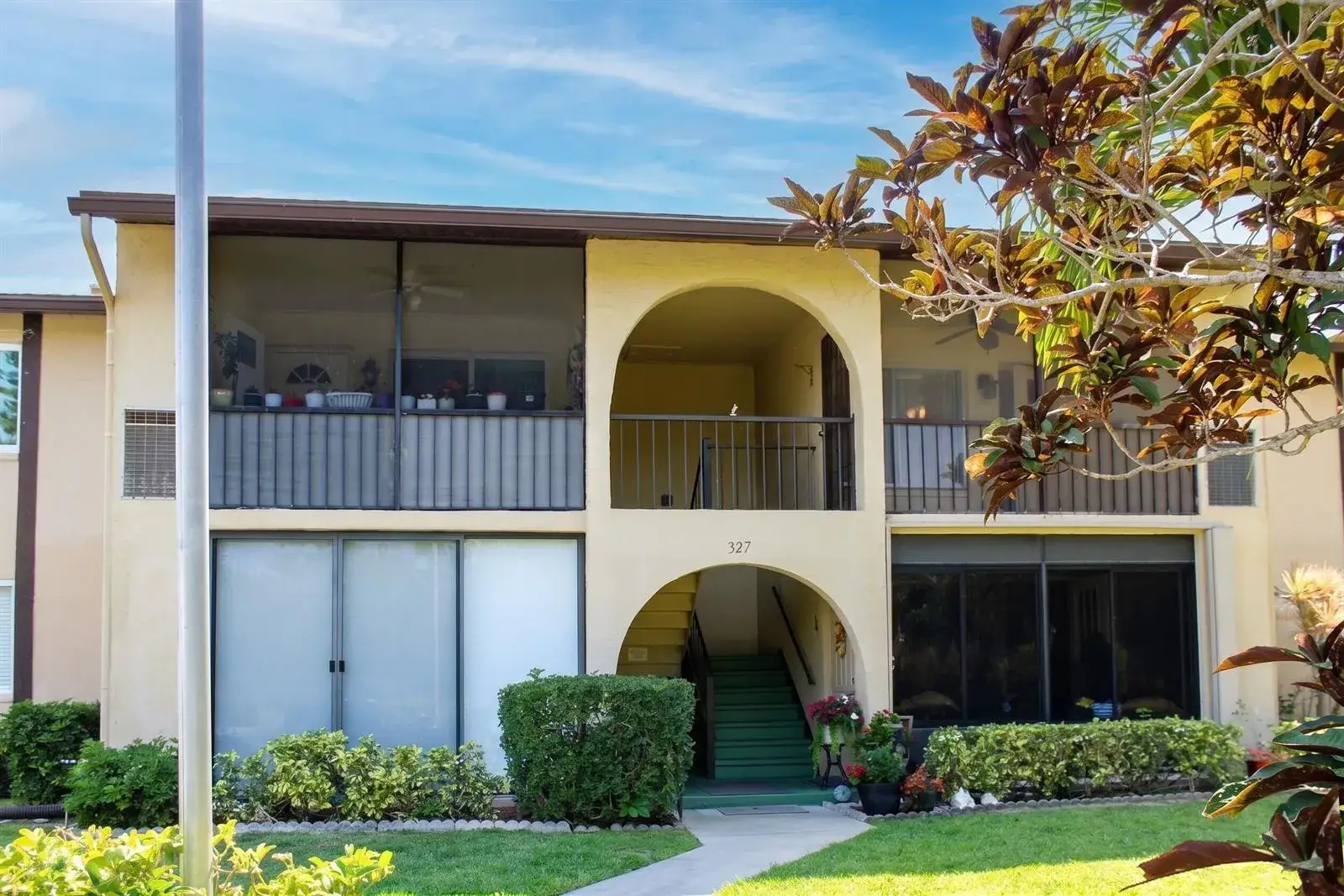 2 bedroom 1 bath Residential for sale at 327 Pine Ridge Circle # 2, FL 33463