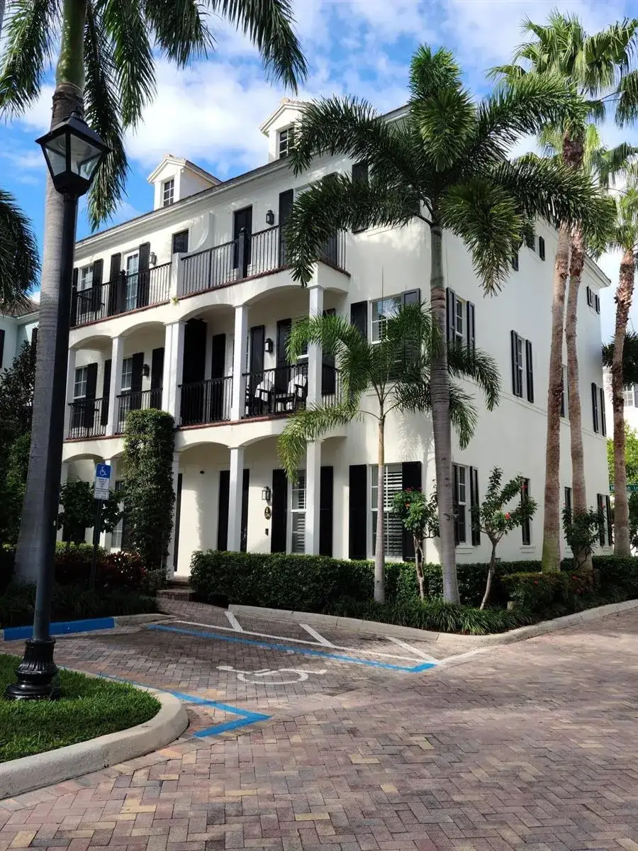 3 bedroom 3 bath Residential for sale at 134 Madison Lane, Delray Beach FL 33444
