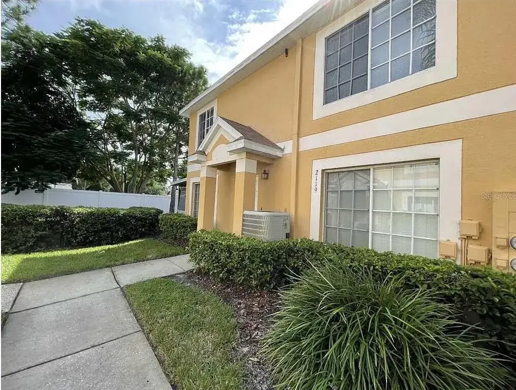 3 bedroom 2 bath Residential for sale at 2119 Fluorshire Drive, Brandon FL 33511