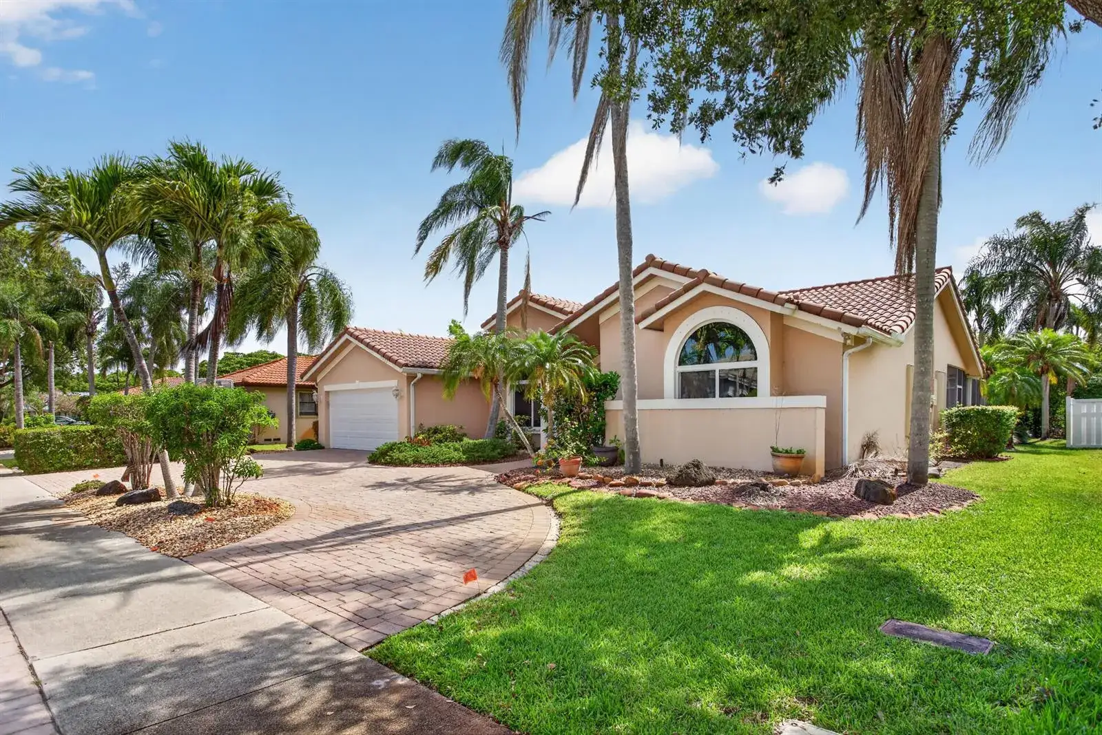 4 bedroom 2 bath Residential for sale at 5333 N Springs Way, Coral Springs FL 33076