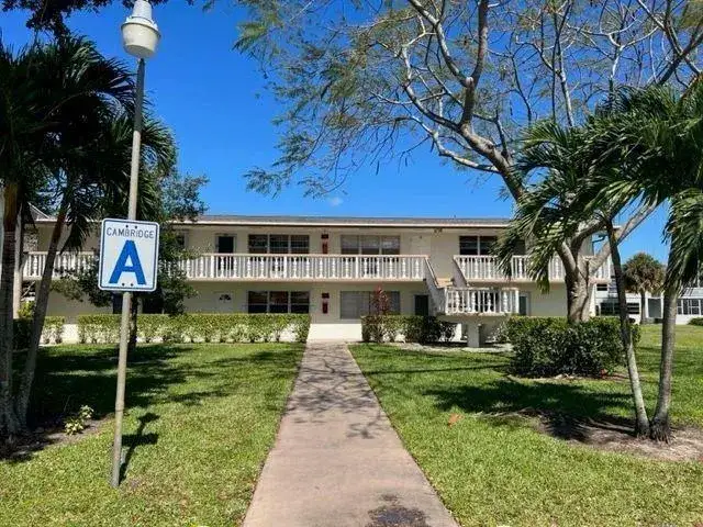 1 bedroom 1 bath Residential Lease for rent at 11 Cambridge # 11, West Palm Beach FL 33417