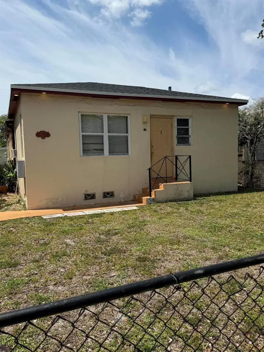 1 bedroom 1 bath Residential Lease for rent at 1824 Adams Street # 4, Hollywood FL 33020