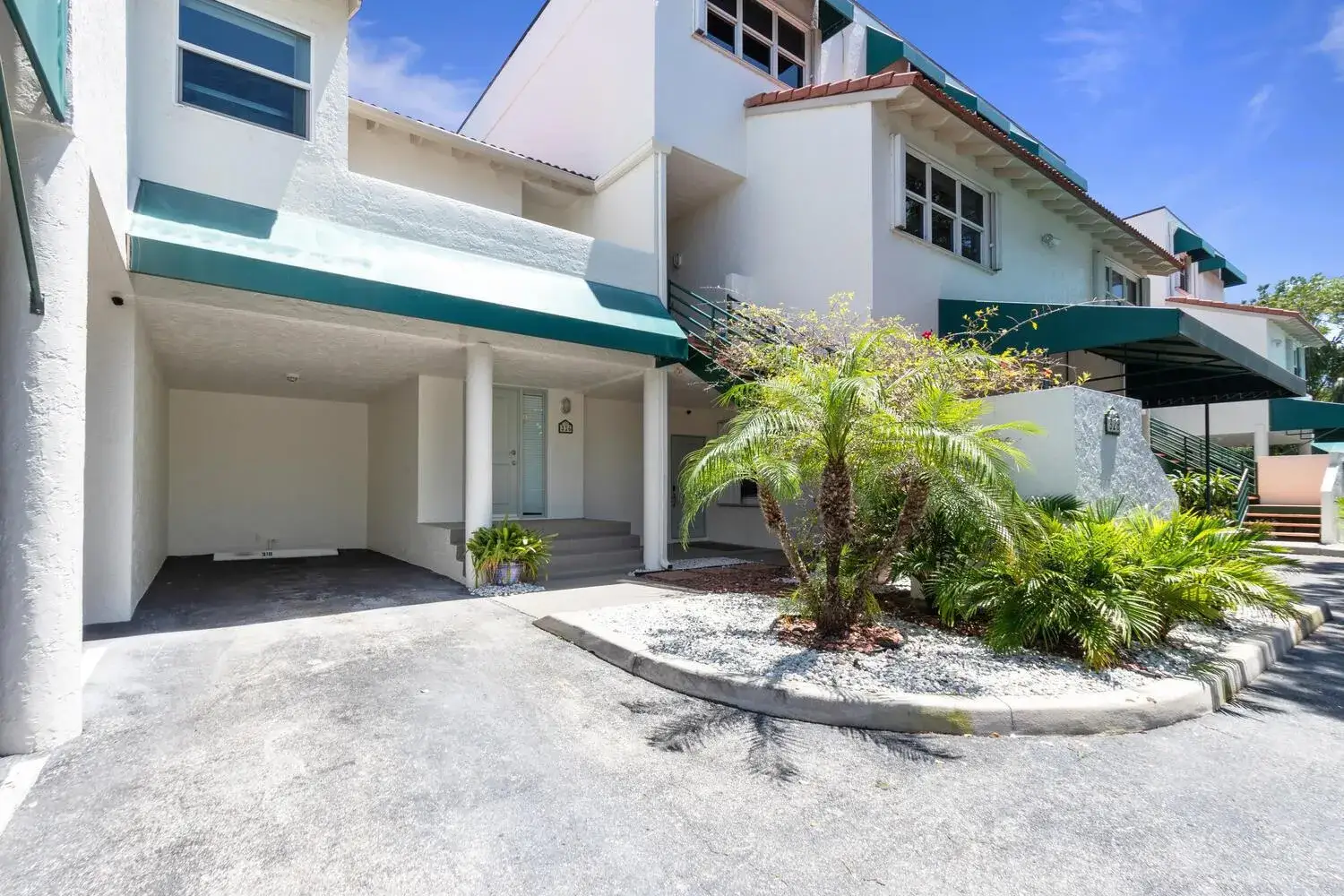 2 bedroom 2 bath Residential Lease for rent at 316 N Lake Drive, Lantana FL 33462