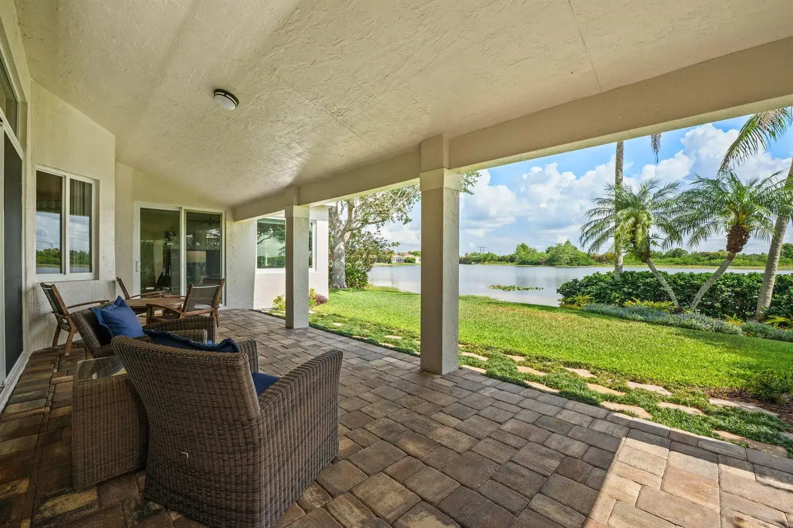 4 bedroom 2 bath Residential for sale at 804 Heritage Drive, Weston FL 33326
