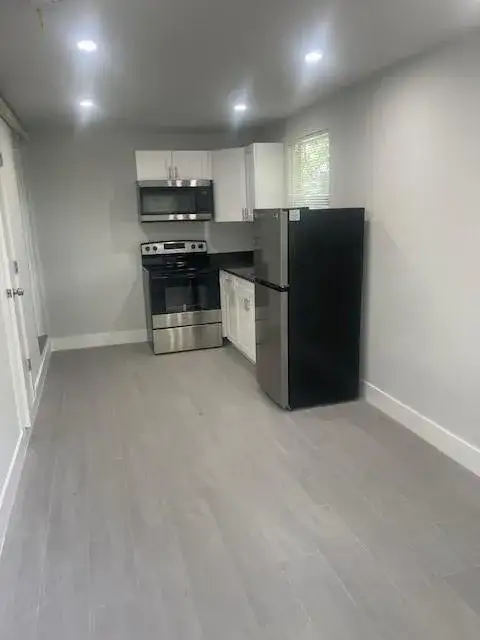 2 bedroom 1 bath Residential Lease for rent at 12322 NE 6th Avenue # 3, North Miami FL 33161
