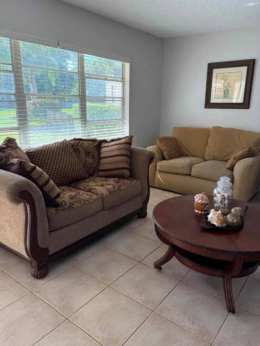 1 bedroom 1 bath Residential for sale at 128 Norwich F, West Palm Beach FL 33417