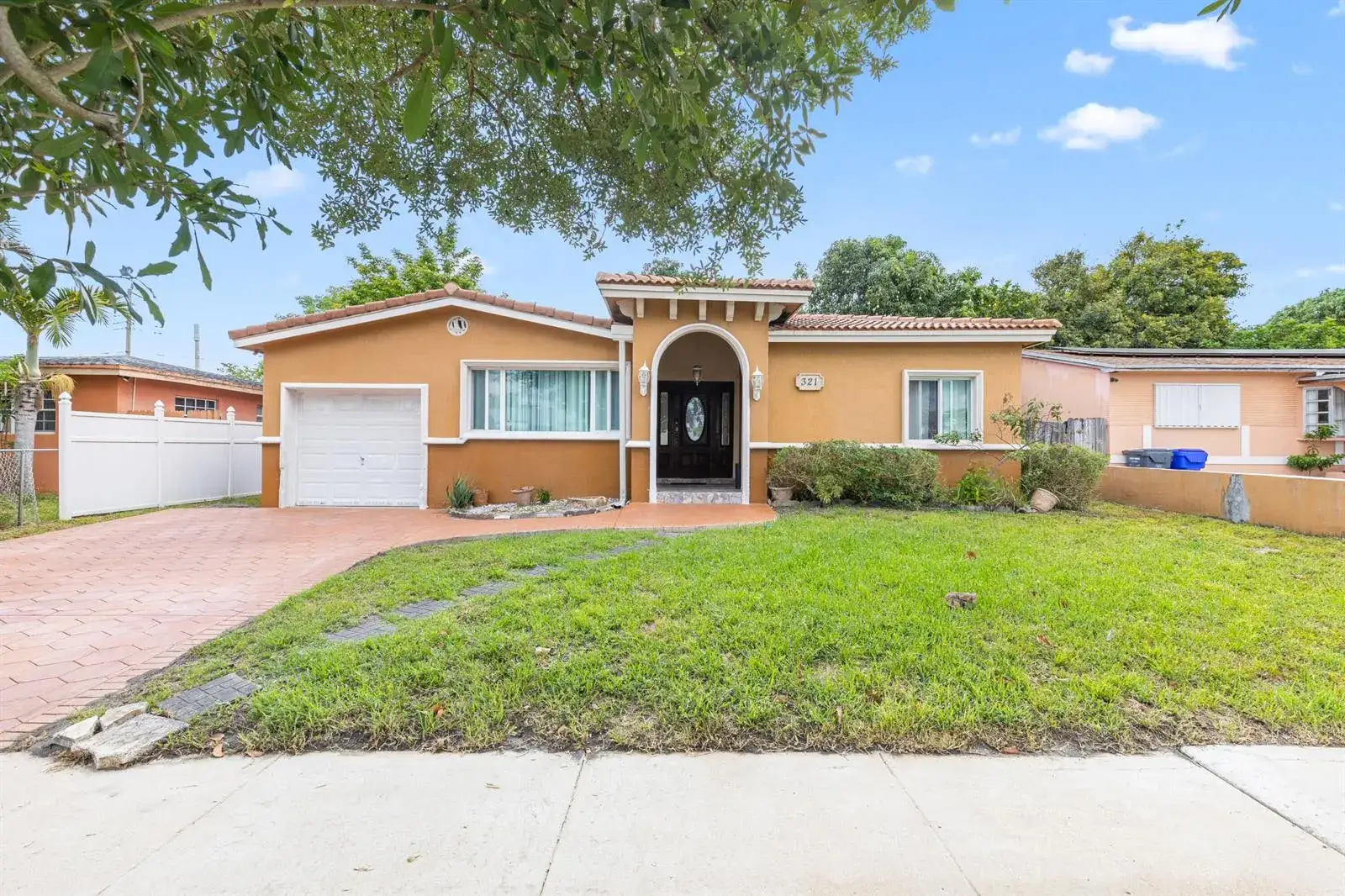 3 bedroom 2 bath Residential for sale at 321 N 72nd Terrace, Hollywood FL 33024