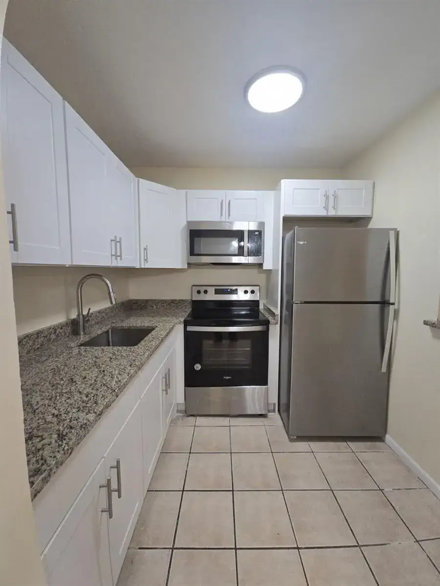 1 bedroom 1 bath Residential Lease for rent at 129 Hastings # 129, West Palm Beach FL 33417