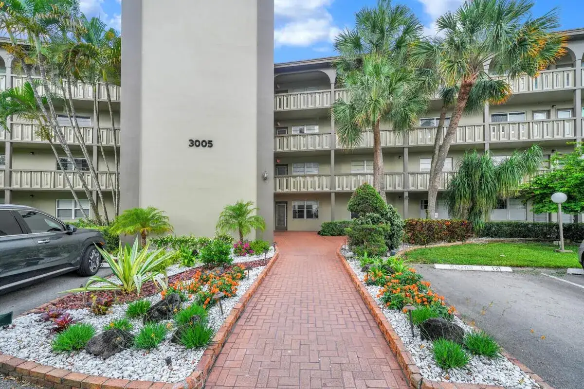 2 bedroom 2 bath Residential for sale at 3005 Portofino Isle # N2, Coconut Creek FL 33066