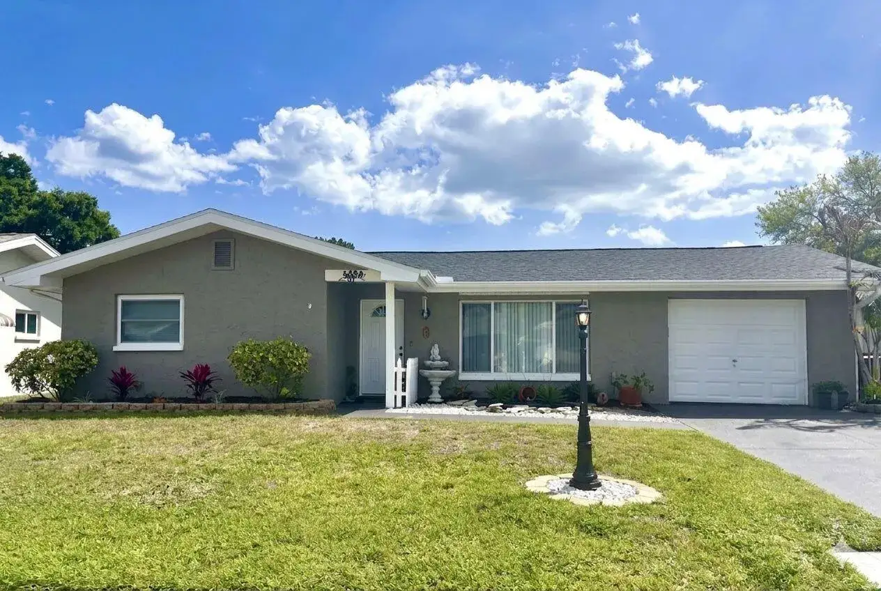 2 bedroom 2 bath Residential for sale at 1707 E Ironwood Ct Court E, FL 34677